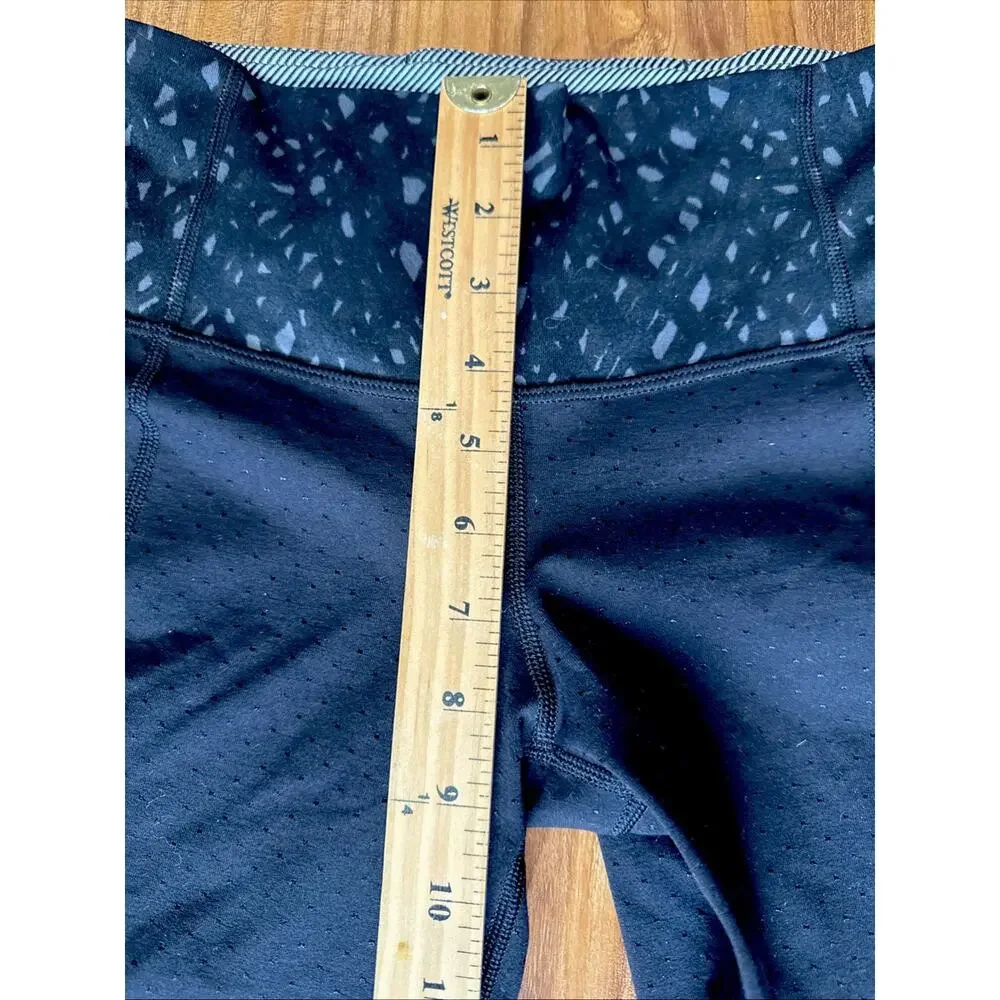 Lululemon Leggings size 4 Gather &‎ Crow Crop II High Rise Shine Dot Black Lace